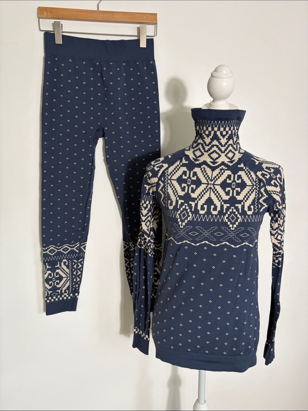 Sweaty Betty Navy and Cream Nordic-Pattern Thermal Set Size 8-10